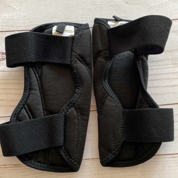 Wilson Adult Football Carnage Series Elbow Pad (Black) High Impact Protection - Picture 2 of 5